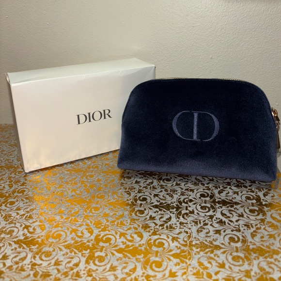 Dior Velvet Beauty Trousse Pouch with original box and removable chain - Picture 1 of 4